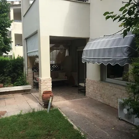 Cozy Garden 700m From St Luke S Hospital Appartement *