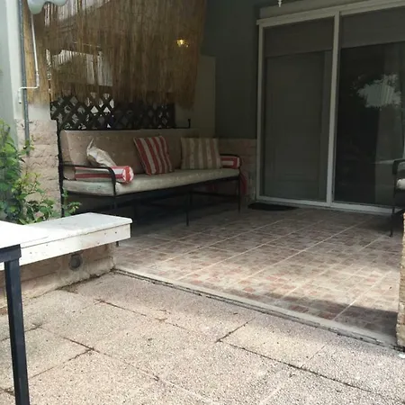 Appartement Cozy Garden 700m From St Luke S Hospital