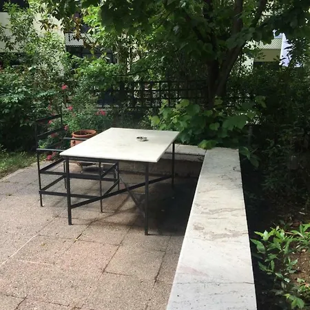 Cozy Garden 700m From St Luke S Hospital Appartement