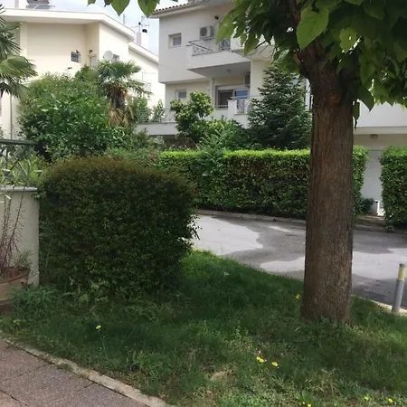 Cozy Garden 700m From St Luke S Hospital