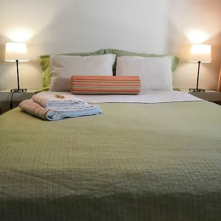 Cozy Garden 700m From St Luke S Hospital Daire *